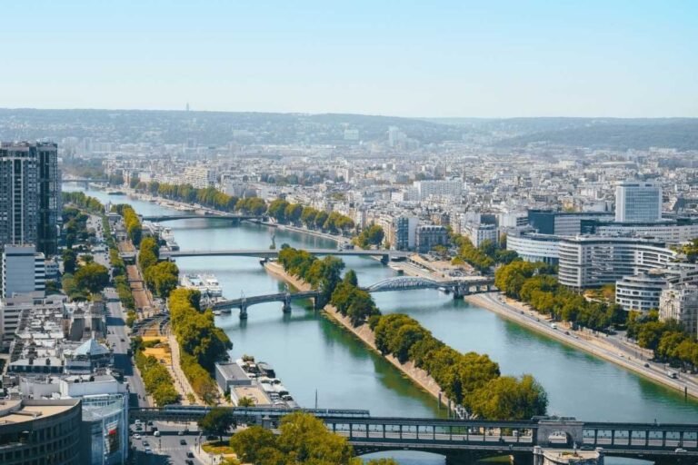 Rive Gauche Meaning: What Paris's Left Bank Really Tells You About the City